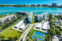 Picture of 19800 Sandpointe Bay Drive 305, Jupiter, FL 33469