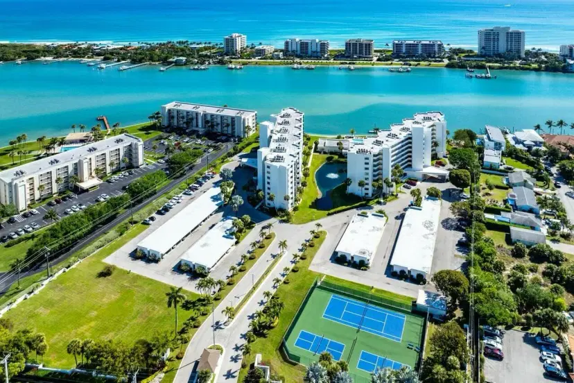 Picture of 19800 Sandpointe Bay Drive 305, Jupiter FL 33469