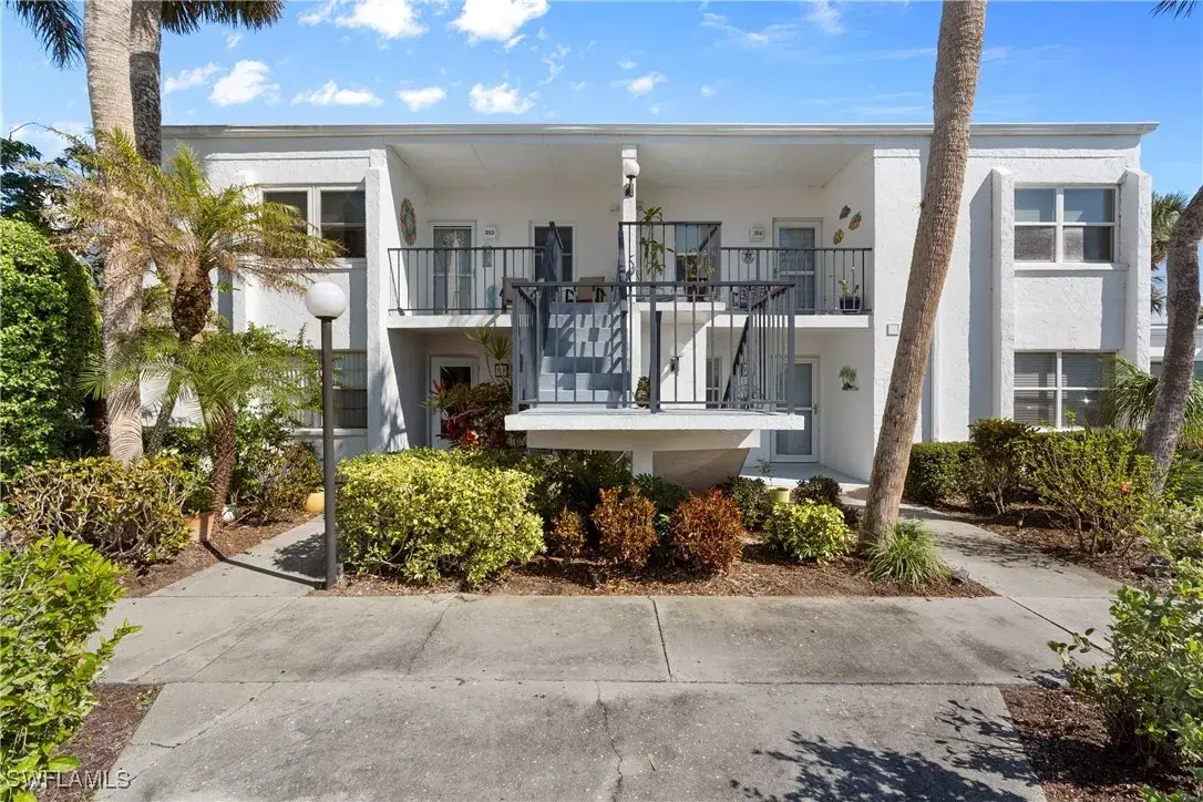 Picture of 755 Village Cir 203, Venice, FL 34292