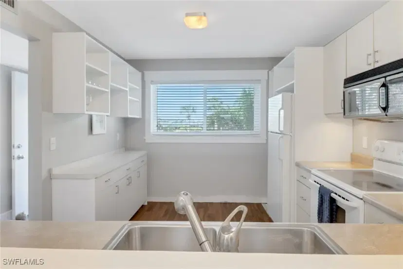 Picture of 309 Goodlette-Frank Rd S A305, Naples FL 34102