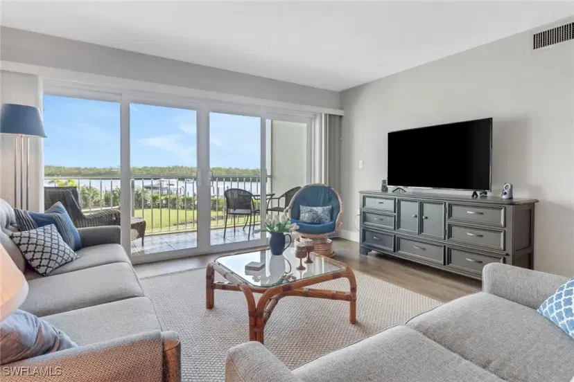 Picture of 309 Goodlette-Frank Rd S A305, Naples FL 34102