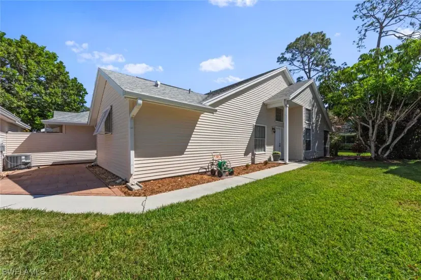 Picture of 113 Bristol Ln C7, Naples FL 34112