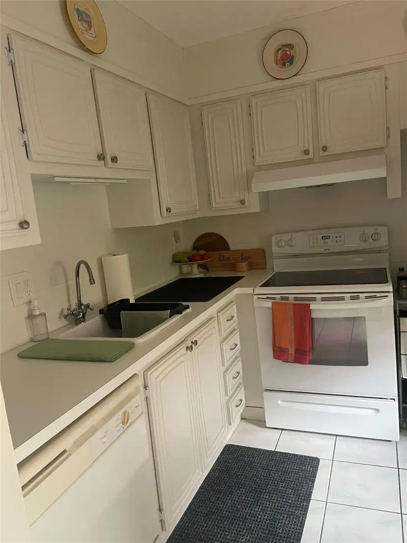 Picture of 2821 Somerset Dr 217, Lauderdale Lakes FL 33311