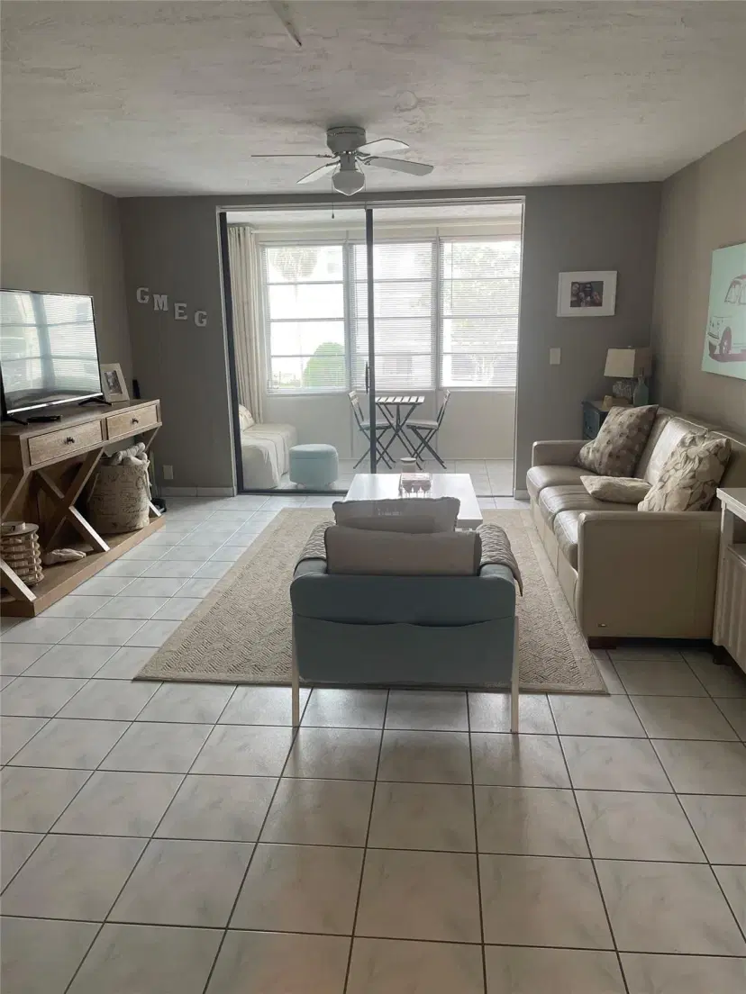 Picture of 2821 Somerset Dr 217, Lauderdale Lakes FL 33311