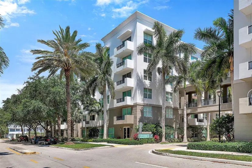 Picture of 2421 Ne 65 617, Fort Lauderdale FL 33308
