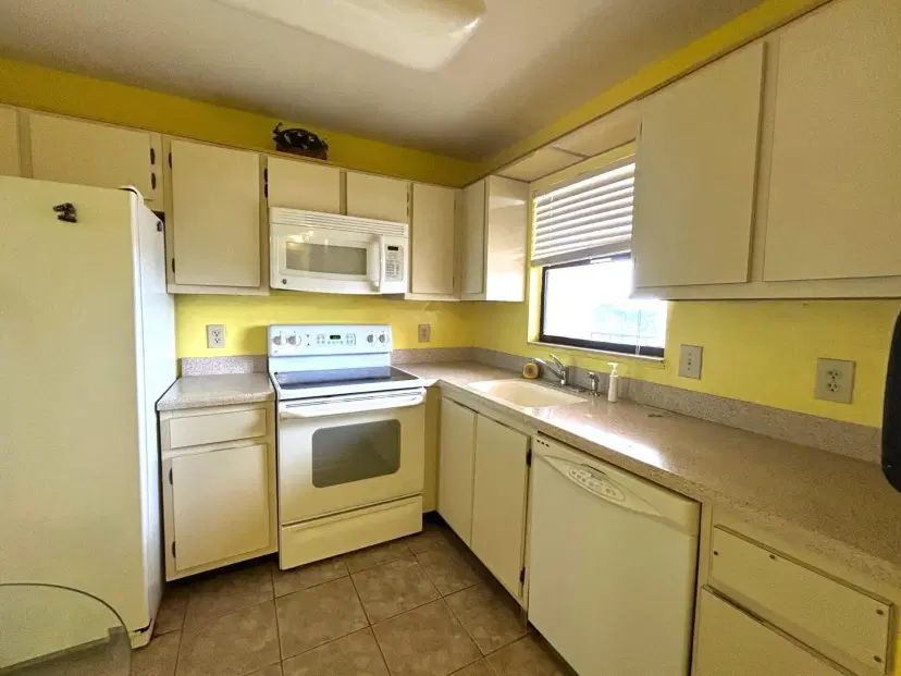 Picture of 4640 Lucerne Lakes Boulevard 505, Lake Worth FL 33467