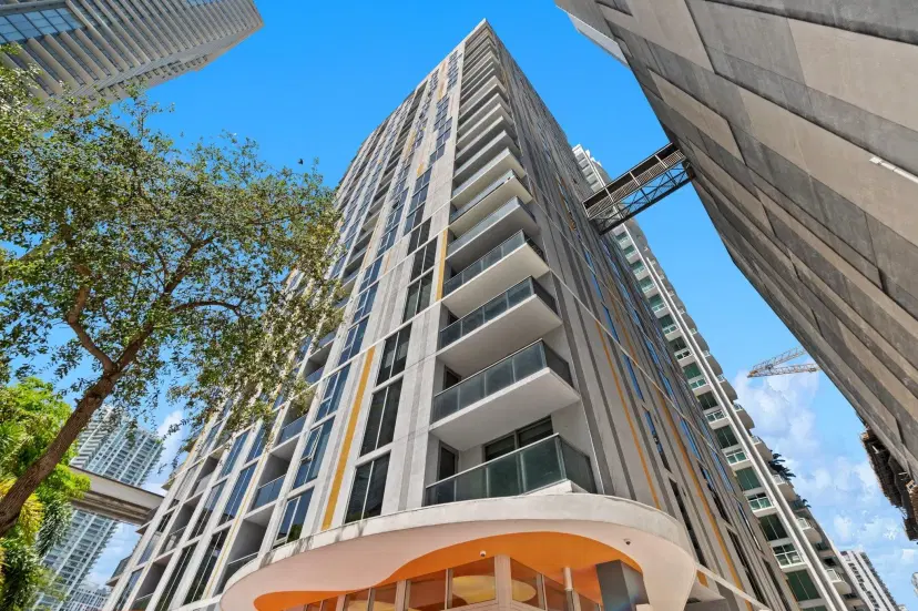 Picture of 31 SE 6Th St 2002, Miami FL 33131