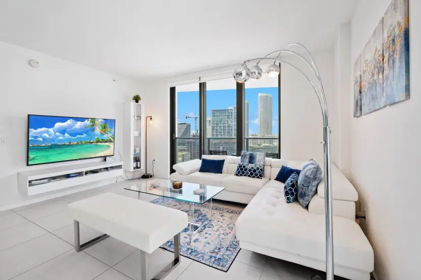 Picture of 31 SE 6Th St 2002, Miami FL 33131