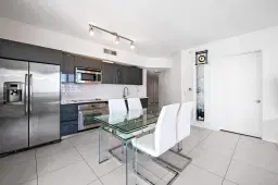 Picture of 31 SE 6Th St 2002, Miami, FL 33131