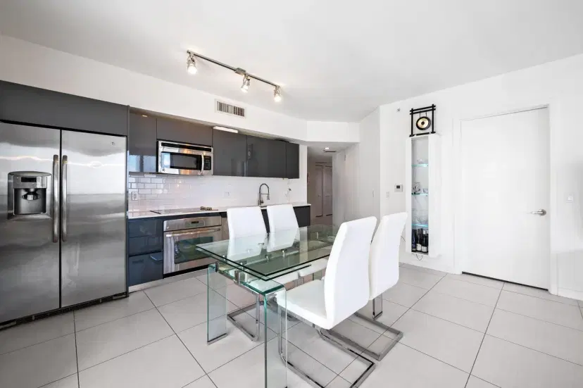 Picture of 31 SE 6Th St 2002, Miami FL 33131