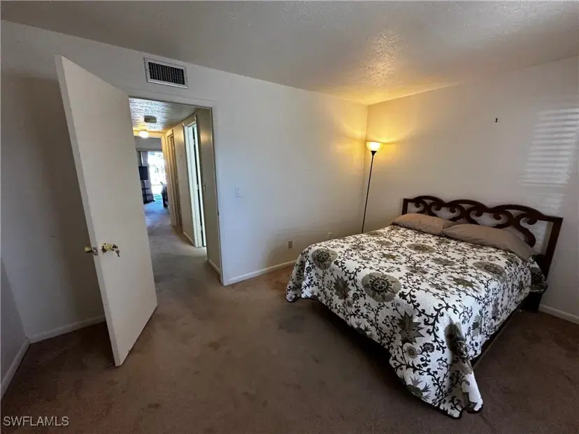 Picture of 809 SE 46Th Ln 105, Cape Coral FL 33904
