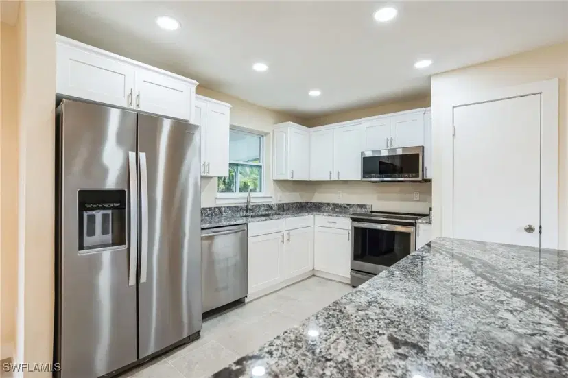 Picture of 6064 Park Rd, Fort Myers FL 33908