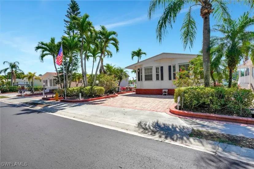 Picture of 2116 Crystal Lake Dr, Naples FL 34120