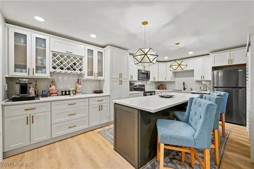 Picture of 1641 Park Meadows Dr 1, Fort Myers FL 33907