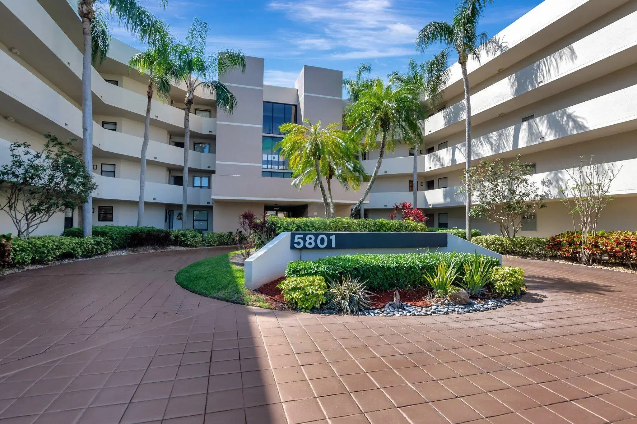 Picture of 5801 Camino Del Sol 102, Boca Raton, FL 33433