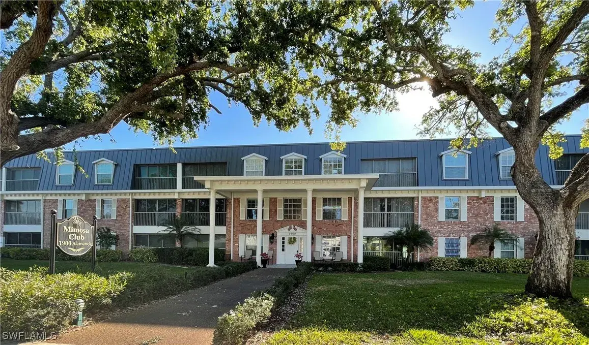 Picture of 1900 Alamanda Dr 208, Naples, FL 34102
