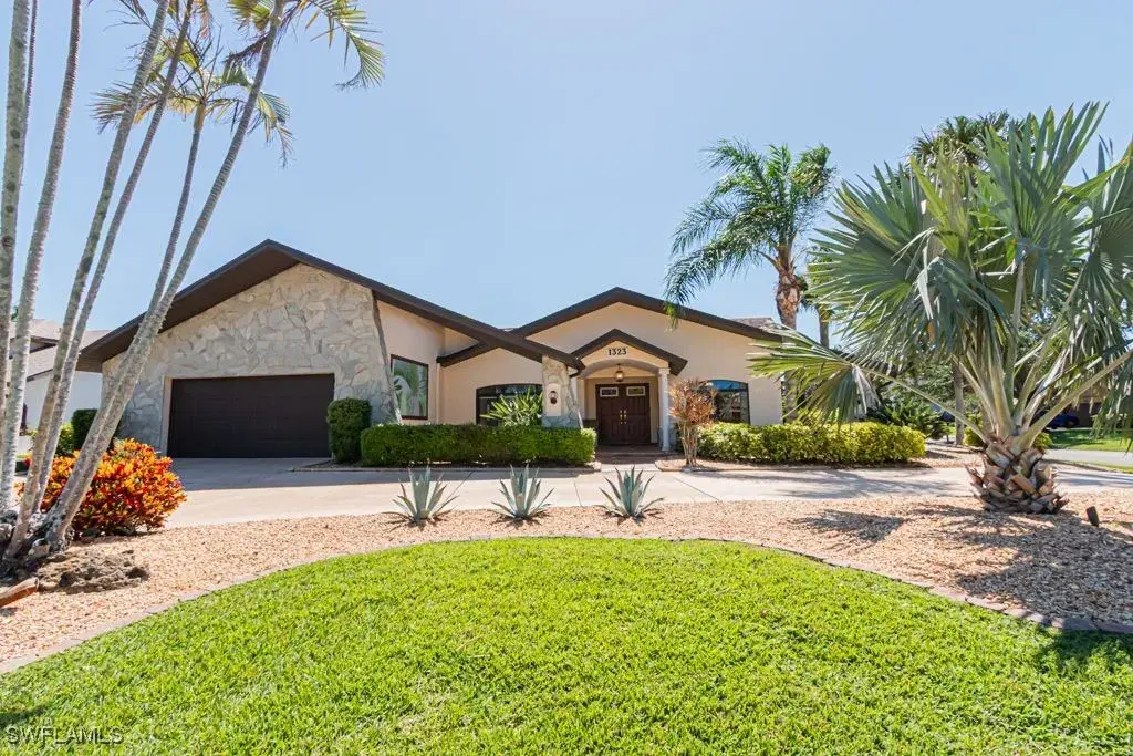 Picture of 1323 Claret Ct, Fort Myers, FL 33919