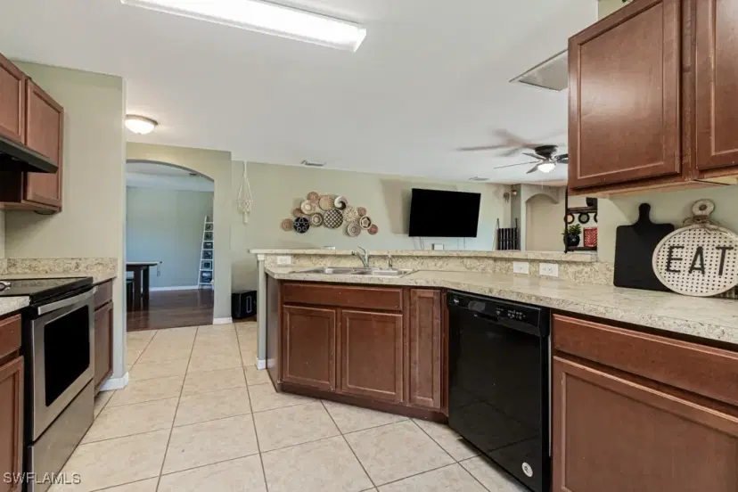 Picture of 163 Shadow Lakes Dr, Lehigh Acres FL 33974