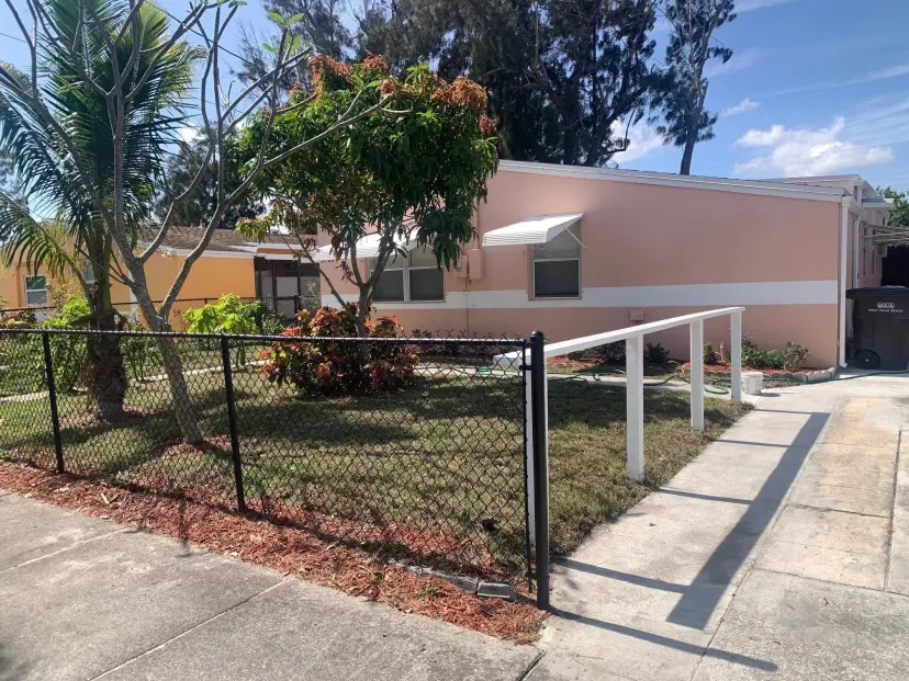 Picture of 5701 Pinewood Ave, West Palm Beach FL 33407