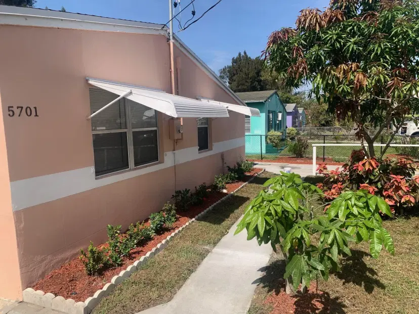 Picture of 5701 Pinewood Ave, West Palm Beach FL 33407