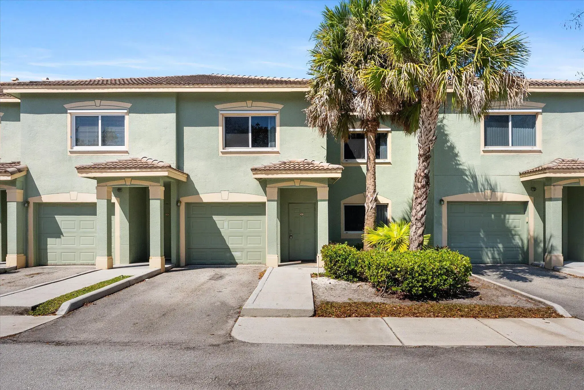 Picture of 310 Crestwood Circle 207, Royal Palm Beach, FL 33411