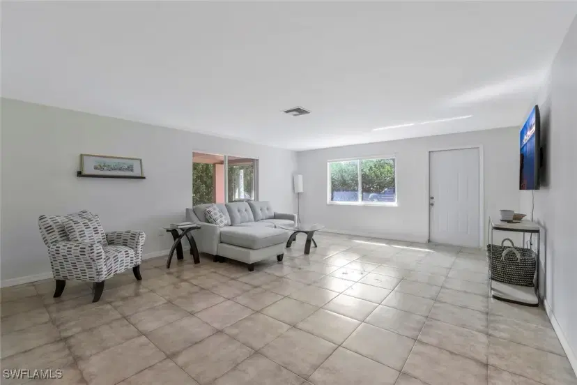 Picture of 1547 Bembury Dr, Naples FL 34102