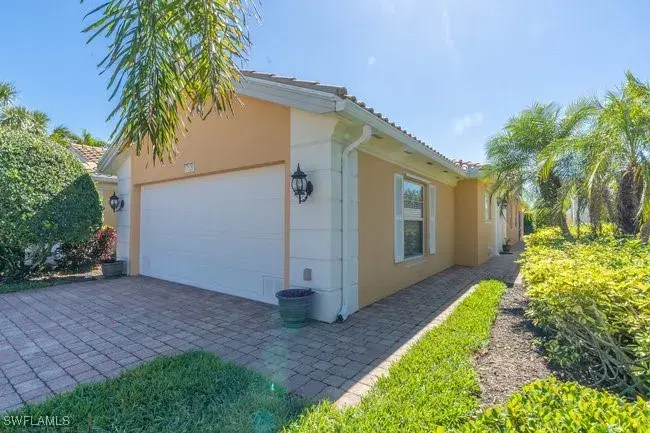 Picture of 7520 Firenze Ln, Naples, FL 34114