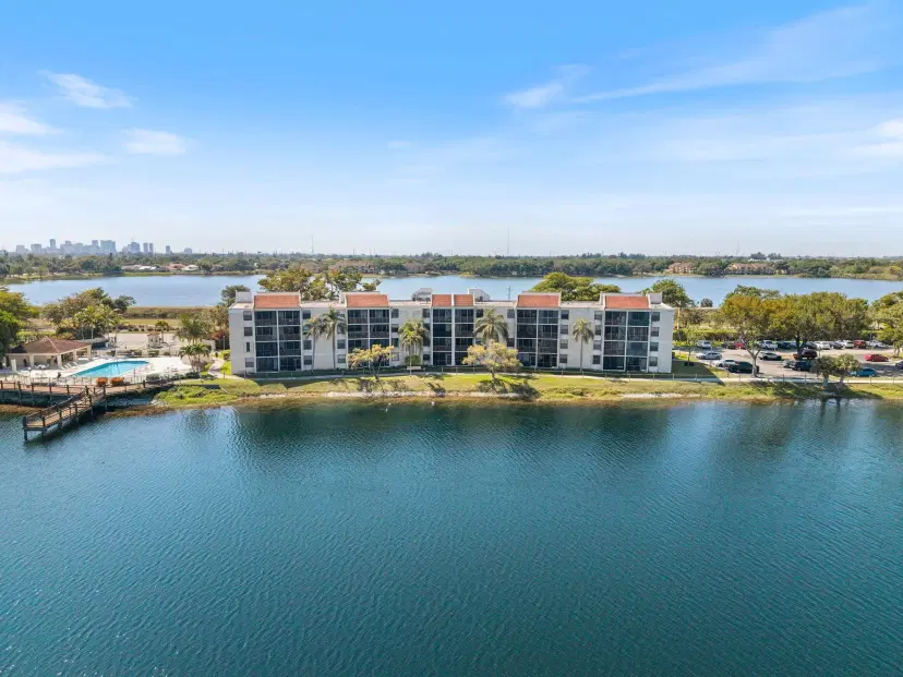 Picture of 114 Lake Emerald Dr 403, Oakland Park FL 33309