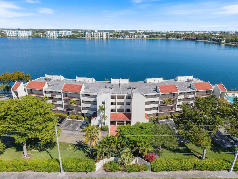 Picture of 114 Lake Emerald Dr 403, Oakland Park FL 33309