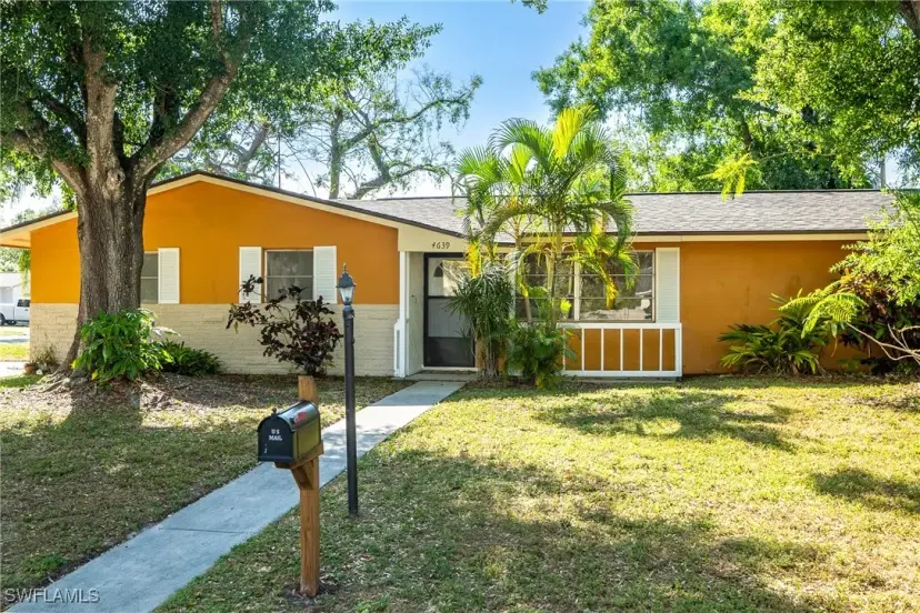 Picture of 4639 Siesta Cir, Fort Myers FL 33901