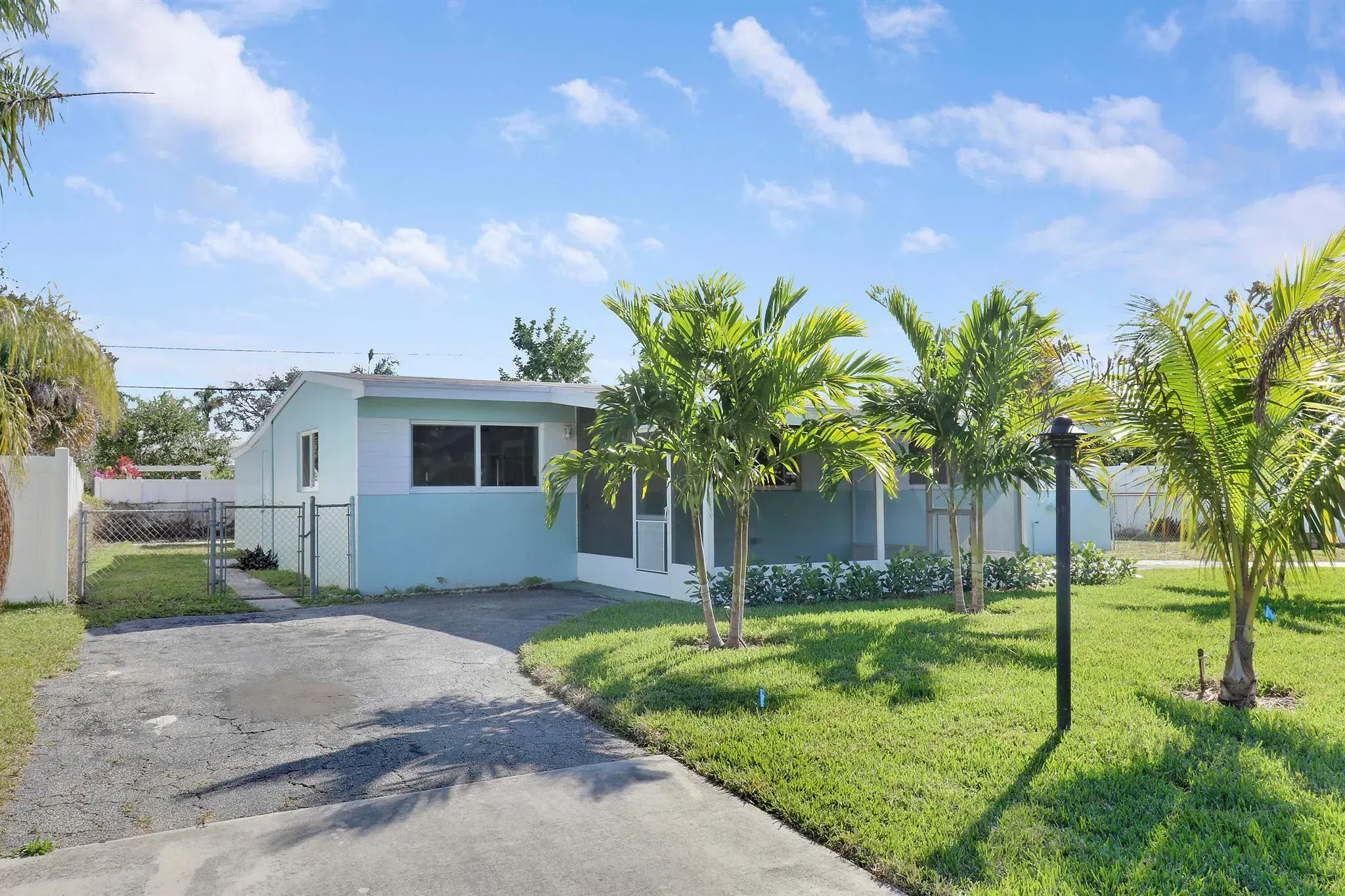 Picture of 18975 SE Homewood Avenue, Jupiter, FL 33469
