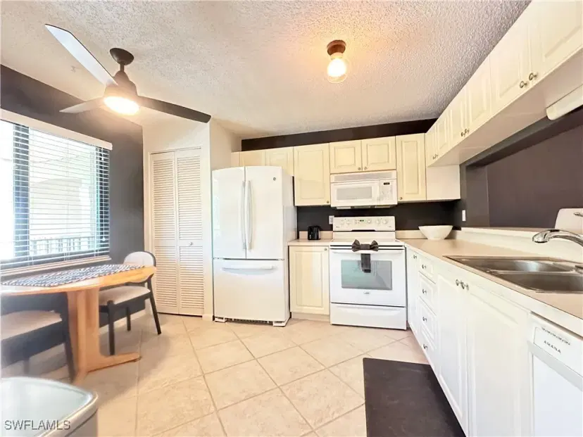 Picture of 5784 Deauville Cir B302, Naples FL 34112