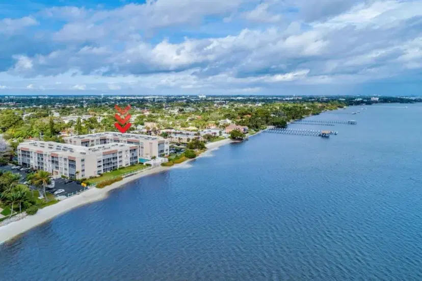 Picture of 1516 S Lakeside Drive 305, Lake Worth Beach FL 33460