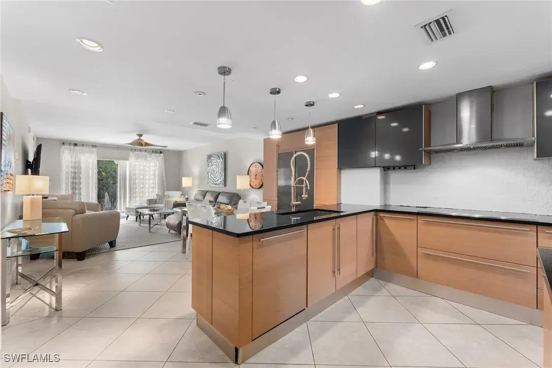 Picture of 3001 Sandpiper Bay Cir B103, Naples, FL 34112