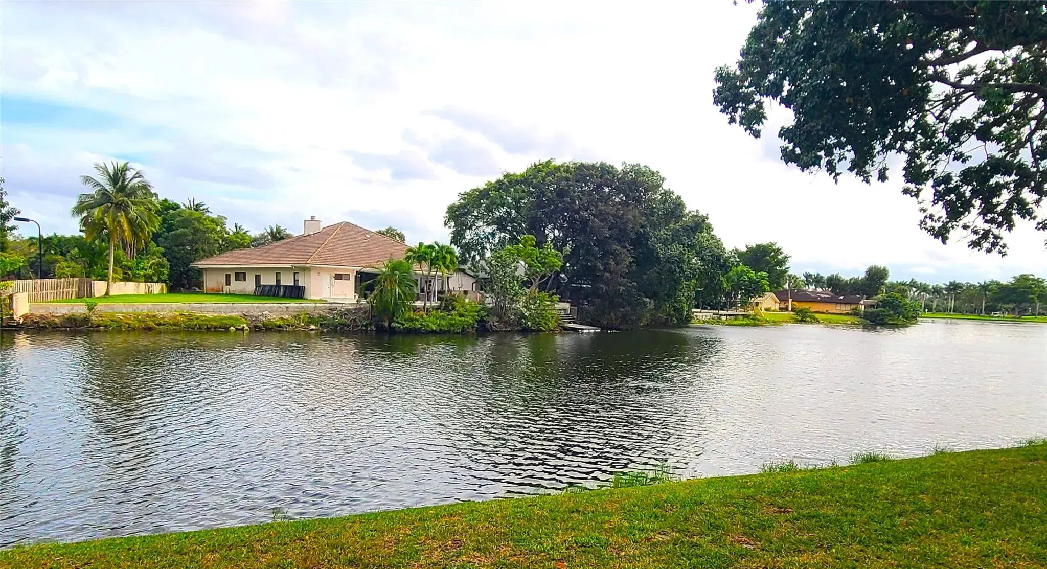 Picture of 220 Wimbledon Lake Dr 220, Plantation, FL 33324