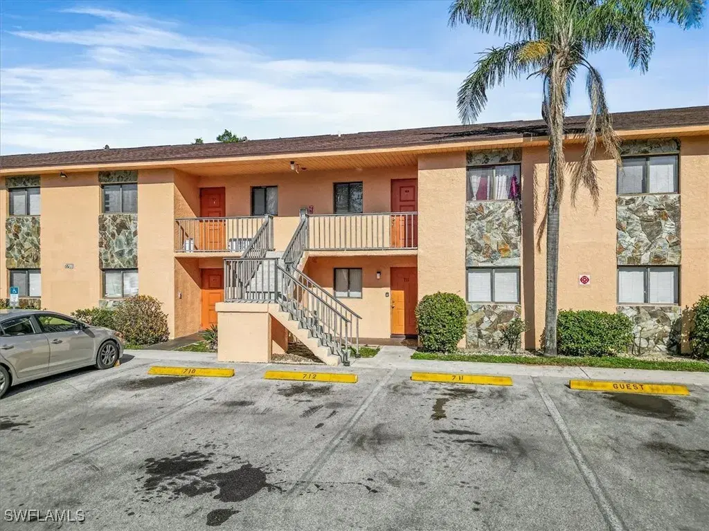 Picture of 2700 Park Windsor Dr 711, Fort Myers, FL 33901