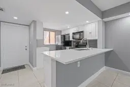 Picture of 2700 Park Windsor Dr 711, Fort Myers, FL 33901
