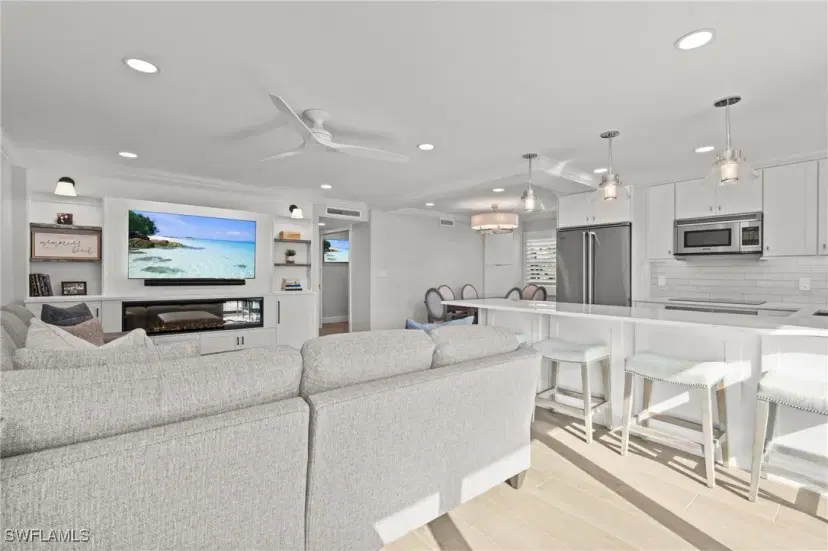 Picture of 3200 Gulf Shore Blvd N 106, Naples FL 34103