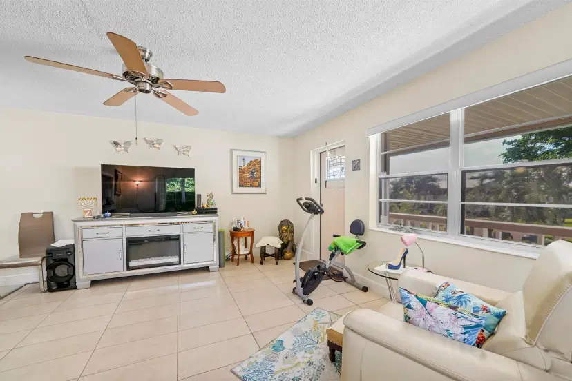 Picture of 213 Cambridge I, West Palm Beach FL 33417