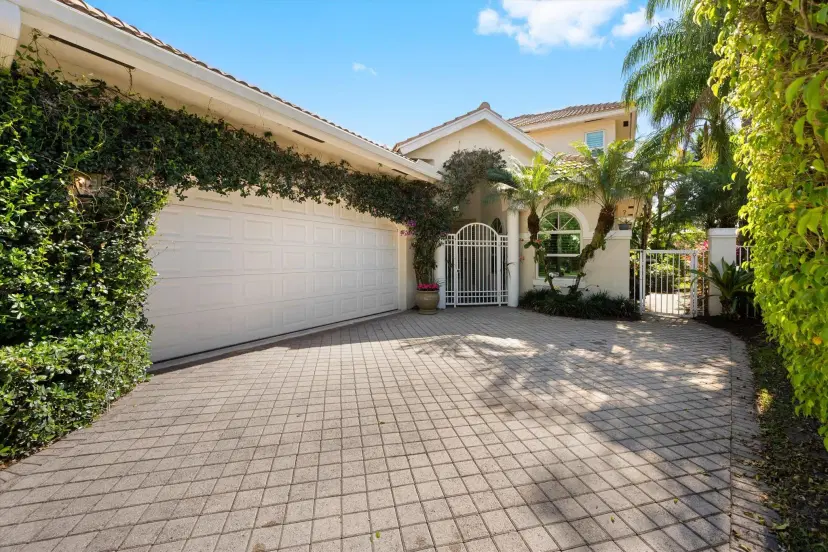 Picture of 2781 Twin Oaks Way, Wellington FL 33414