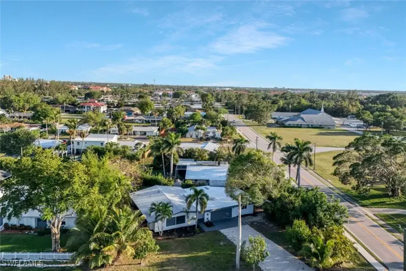 Picture of 1002 Ione Dr, Fort Myers FL 33919