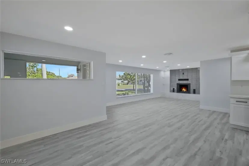 Picture of 1002 Ione Dr, Fort Myers FL 33919