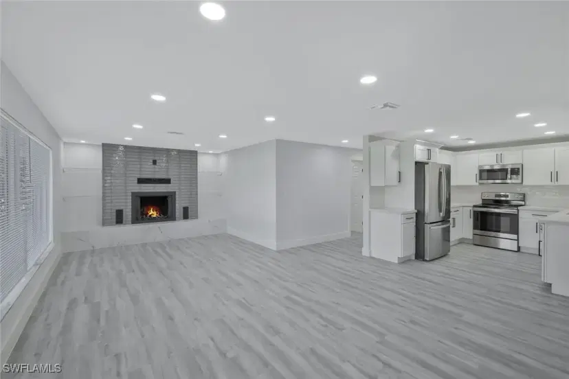 Picture of 1002 Ione Dr, Fort Myers FL 33919