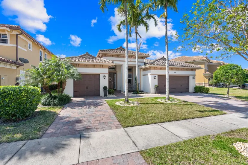 Picture of 9130 Edgewater Bnd, Parkland FL 33076