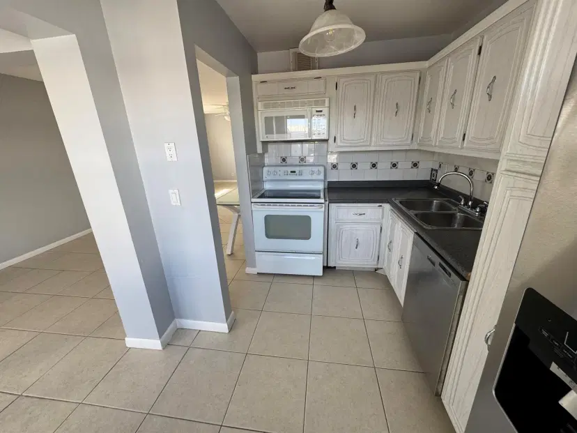 Picture of 19 Colonial Club Drive 204, Boynton Beach FL 33435