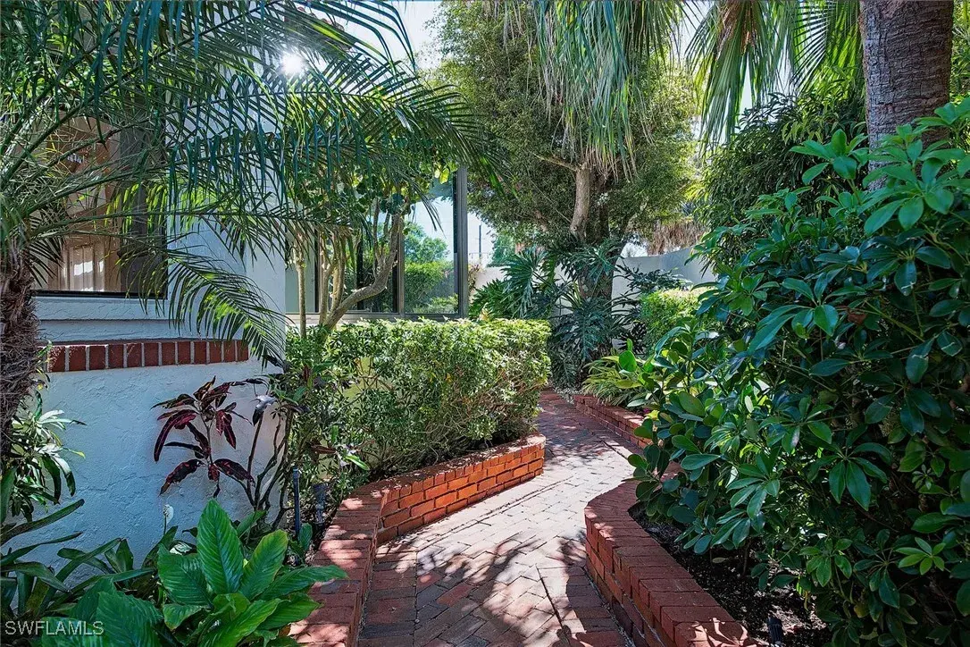Picture of 532 Bay Villas Ln, Naples, FL 34108