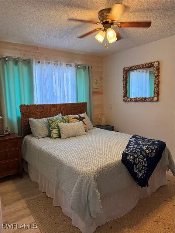 Picture of 6411 Royal Woods Dr, Fort Myers FL 33908