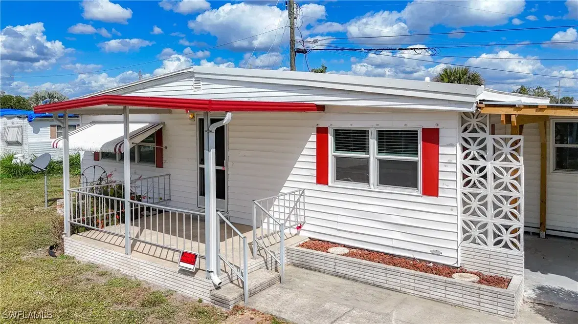 Picture of 139 Gaslight Ave, North Fort Myers, FL 33917