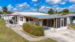 Picture of 139 Gaslight Ave, North Fort Myers, FL 33917