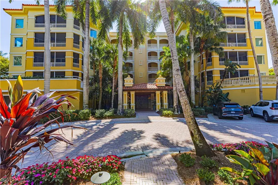 Picture of 2748 Tiburon Blvd E C404, Naples, FL 34109